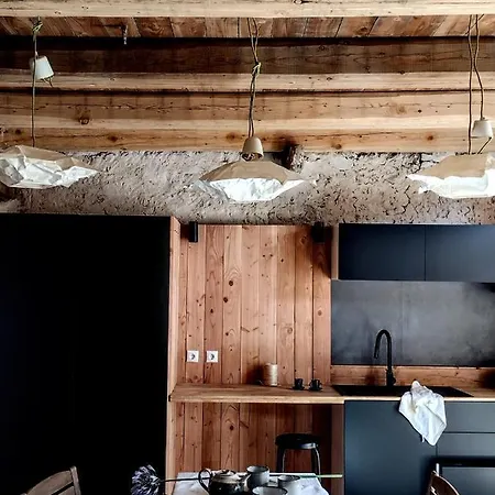Tat, Loft In A Old Coach House