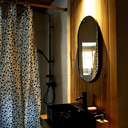 Tat, Loft In A Old Coach House Lägenhet