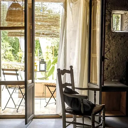 Apartment Tat, Loft In A Old Coach House *