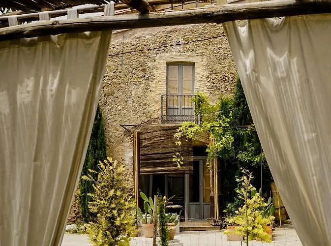 Tat, Loft In A Old Coach House Lejlighed Sant Jordi Desvalls